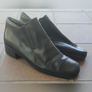 Women's Covington Low Cut Leather Pull On Boots Size 7M Black